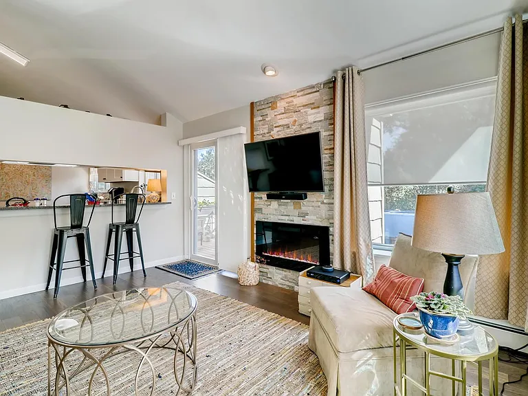 6866 Countryside Ln — Photo 10