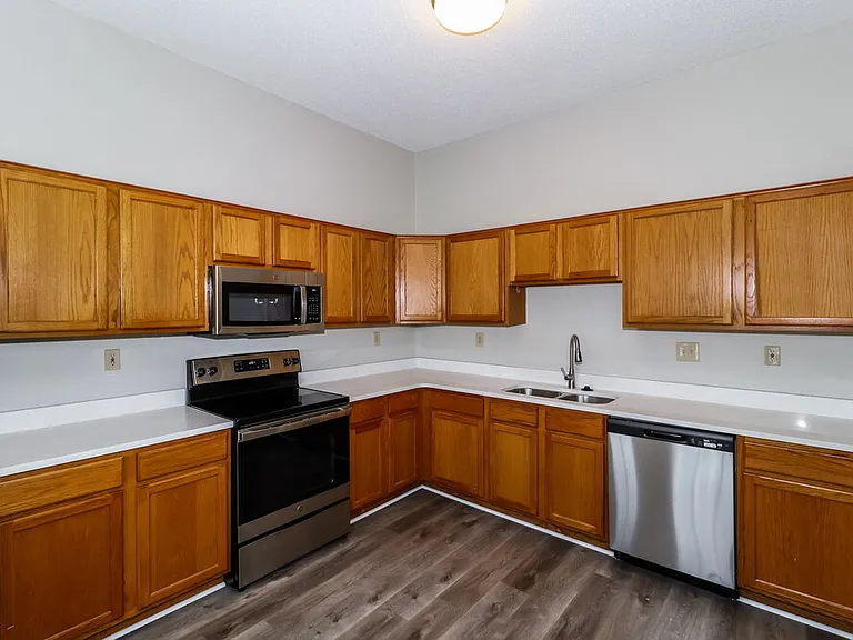 1024 Scofield Dr — Photo 9