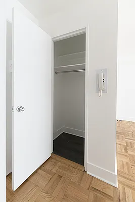 Rented by Buchbinder & Warren | media 6