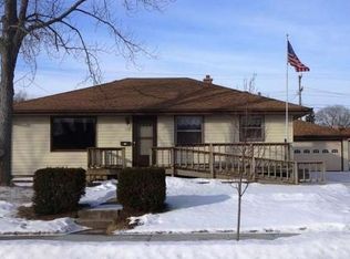 933 3rd Ave, Grafton, WI 53024