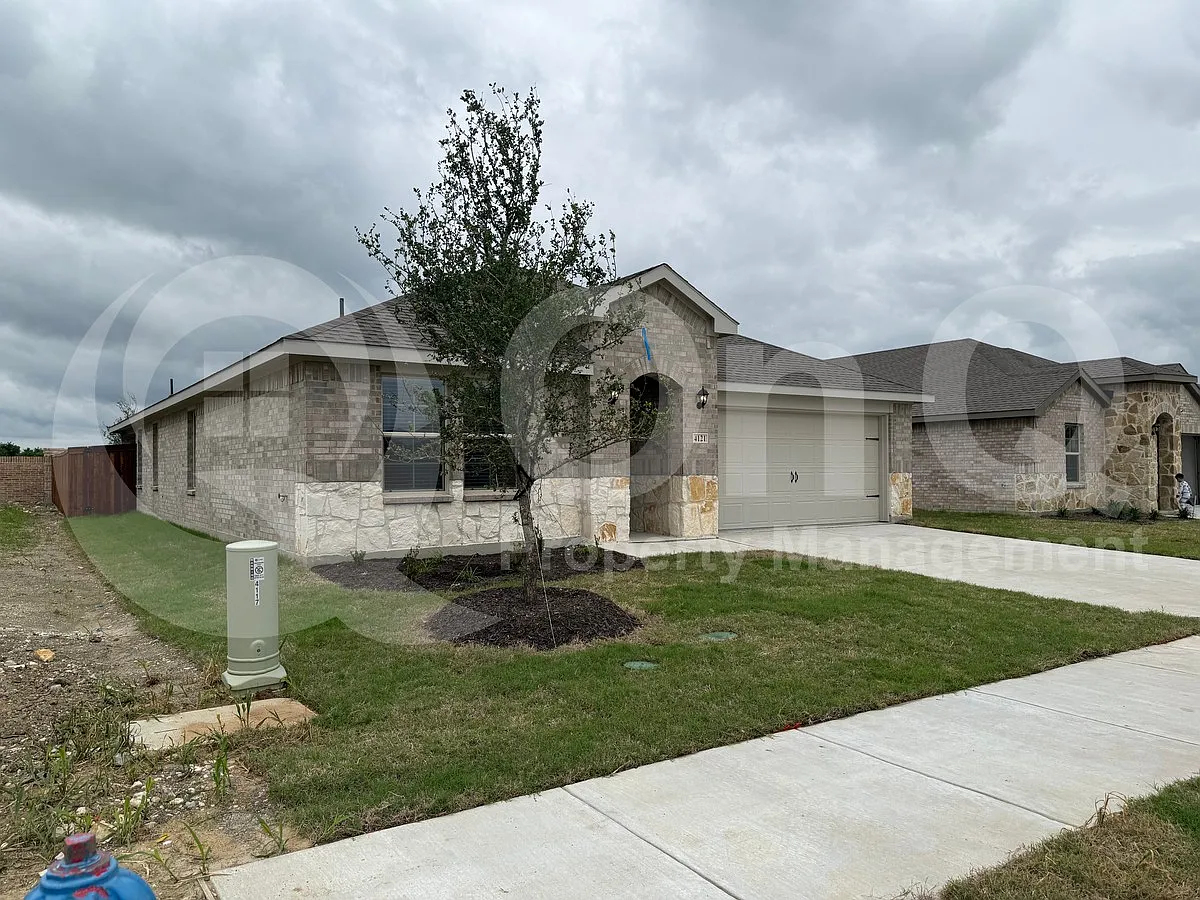 Building Photo - 4121 Limestone Bluff Dr
