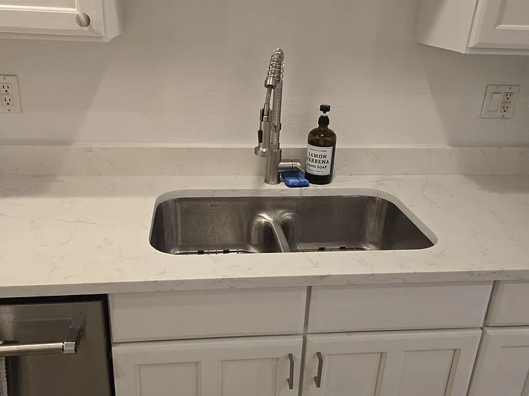 922 N Shore Dr NE — Photo 8