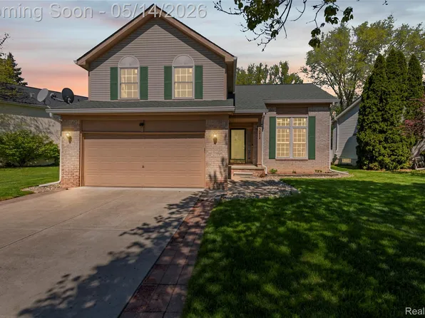 3072 Talon Cir, Lake Orion, MI 48360