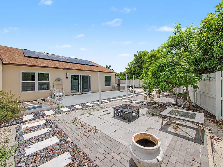 8464 Lake Worth Rd — Photo 25