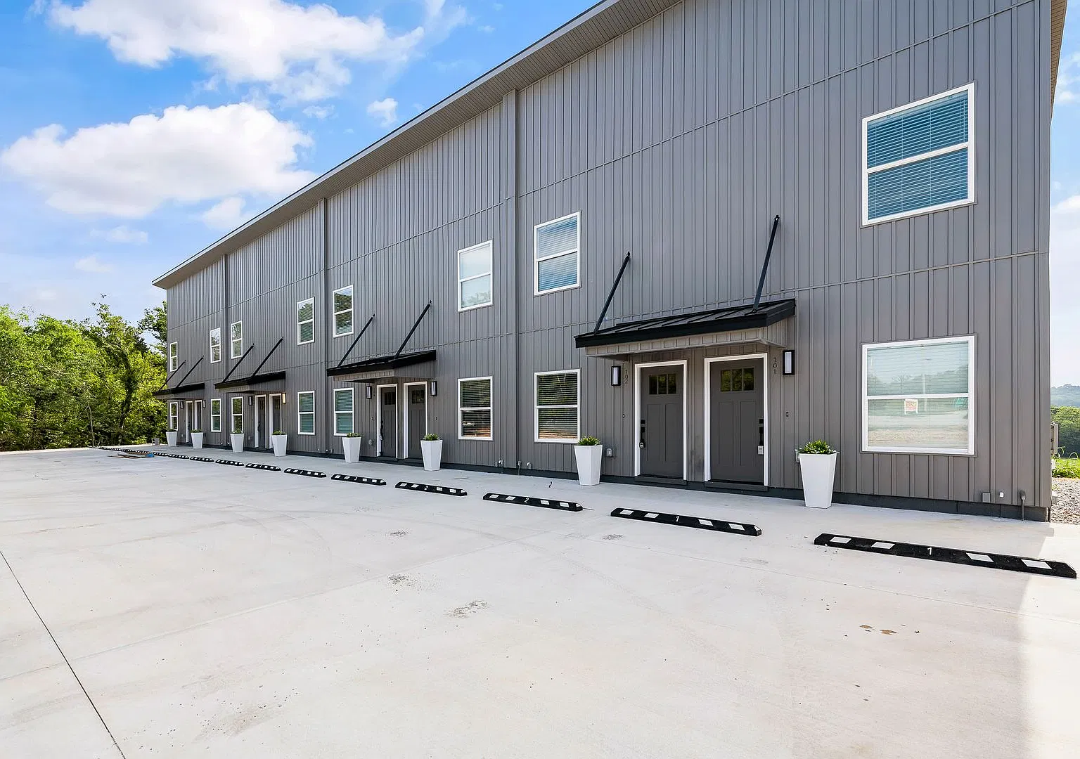 Brand New Townhomes 15 Minutes from Bentonville! — Photo 1