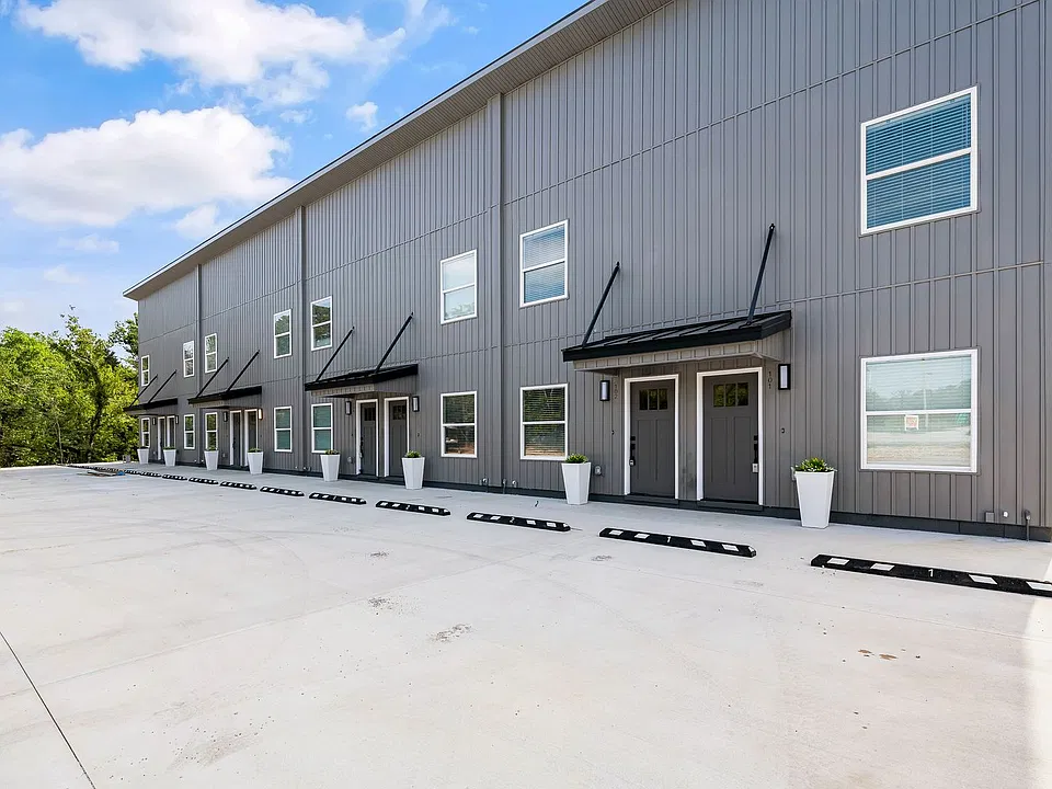 18398 S Highway 71 #102