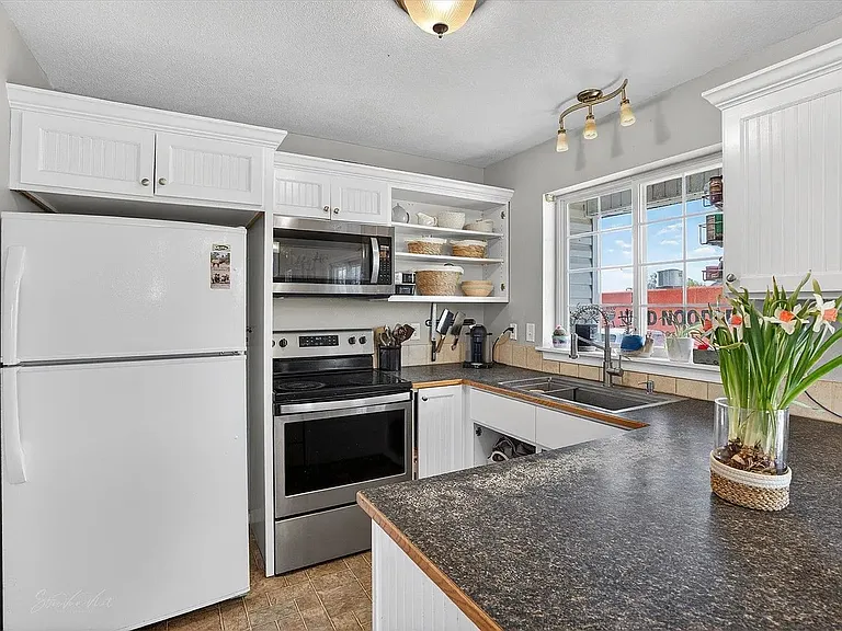 5590 Stuart Ave — Photo 6