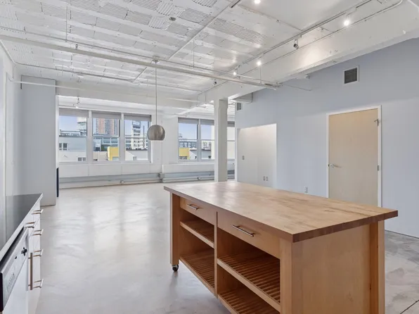 225 9th St E Unit 504, Saint Paul, MN 55101