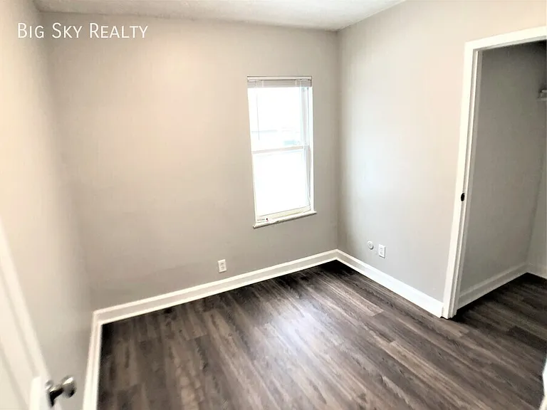 881 Oak St — Photo 9