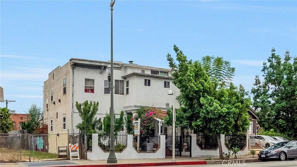 1 bed, 450 sqft, $1,400 — Photo 2
