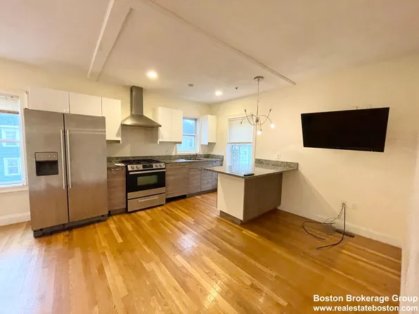 128 Hillside St, Roxbury Crossing, MA