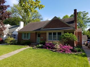1099 Hawthorne Rd, Grosse Pointe Woods, MI 48236