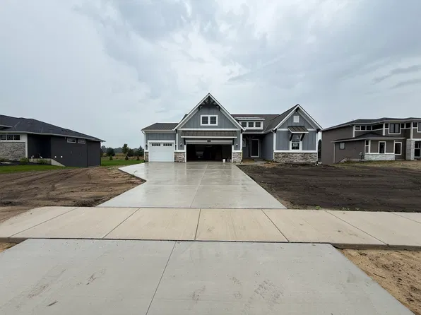 4733 Harkemas Creek Dr, Holland, MI 49424