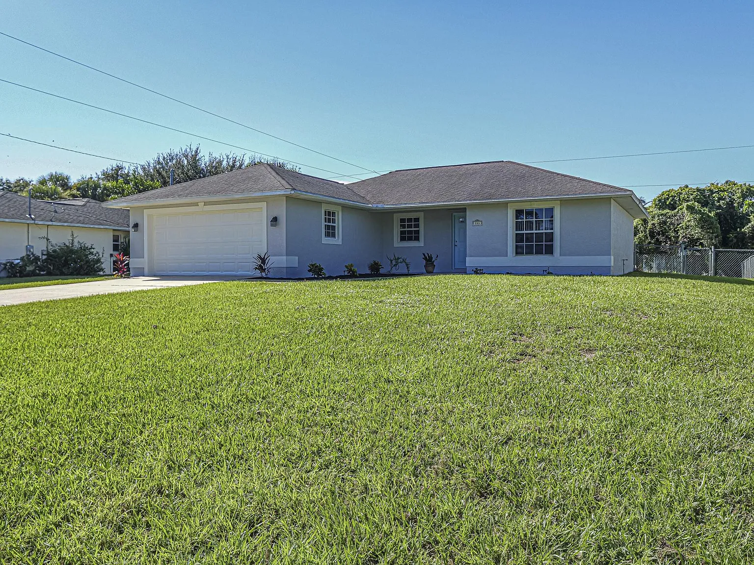 3 bed, 2.0 bath, 1087 sqft, $2,100 — Photo 1