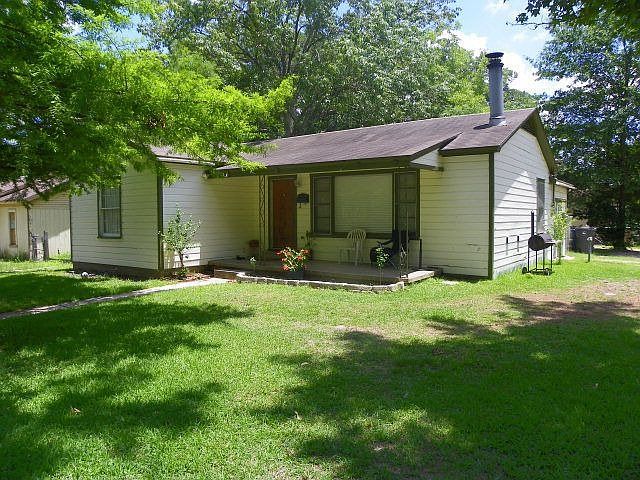 1st image of 611 Markus Ave