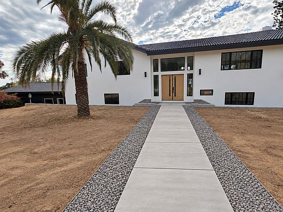 2nd image of 2530 3/4 Foothill Dr