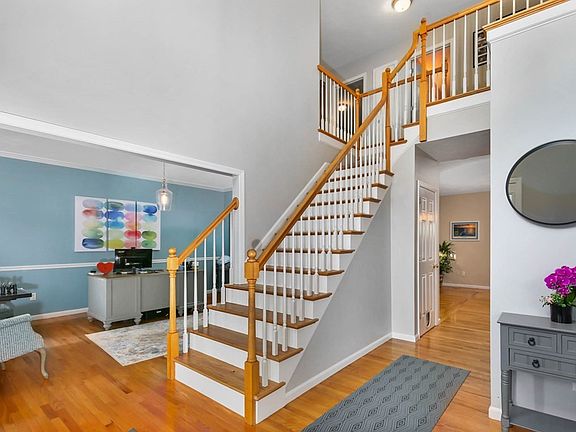 5th image of 250 Lincoln Cres