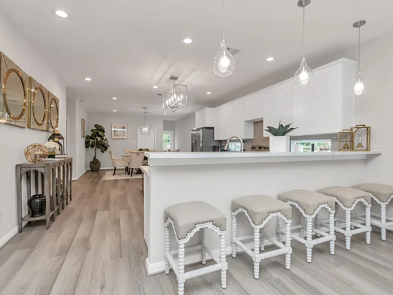3308 Castor St — Photo 11