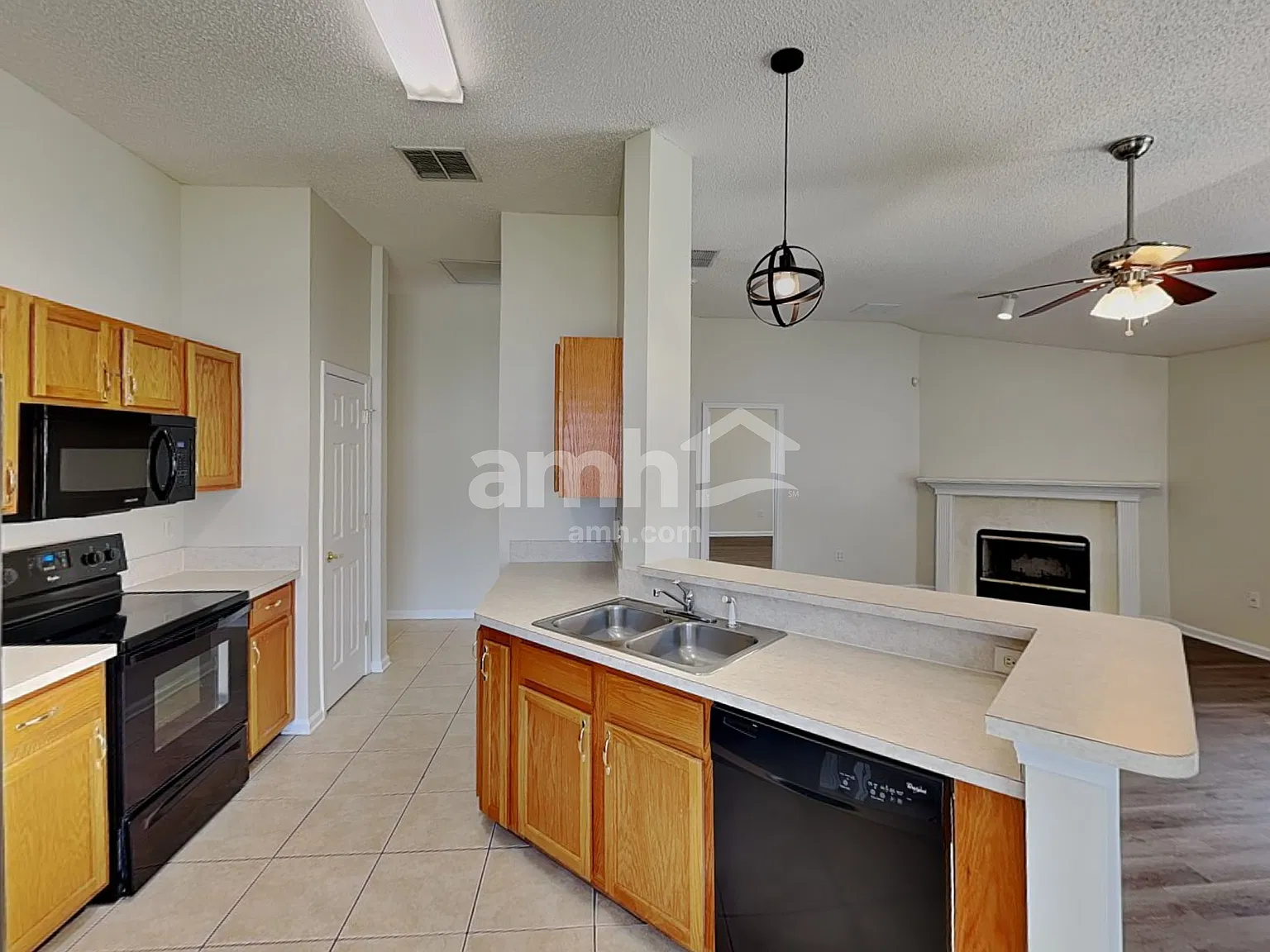 3 bed, 2.0 bath, 1465 sqft, $1,845 — Photo 3