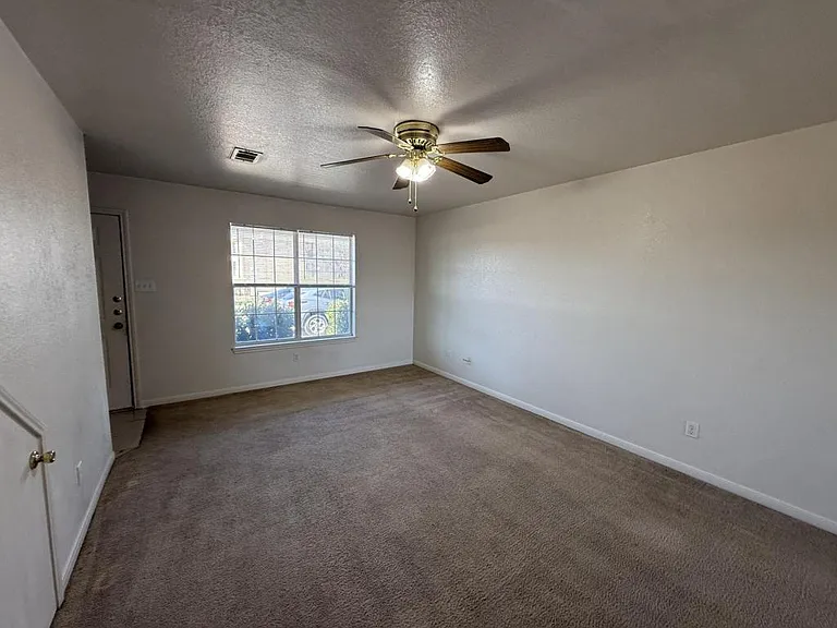 705 S Amy Ln #B — Photo 5