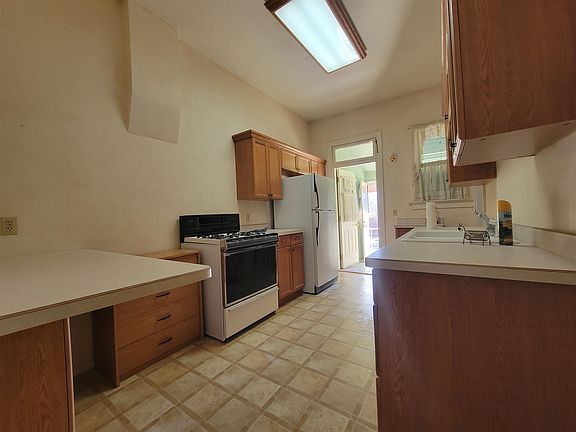 4th image of 354 W 12th St
