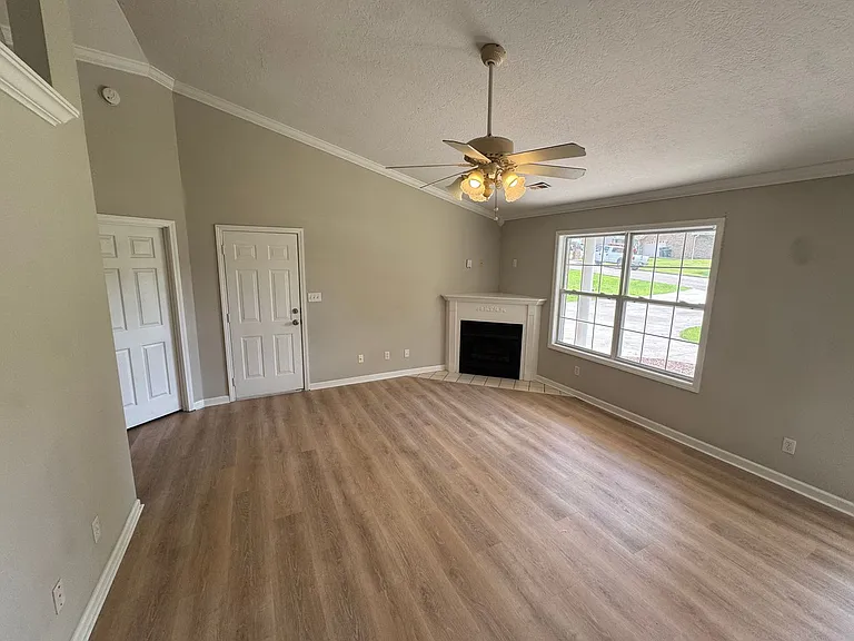 5508 Fenway Ln — Photo 4