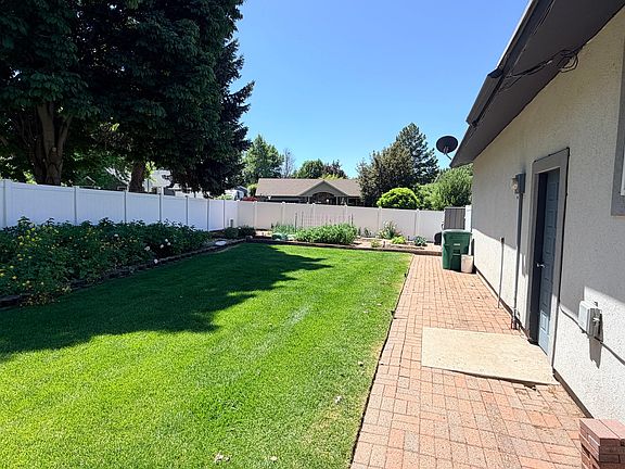 3rd image of 10 N Satsuma Dr