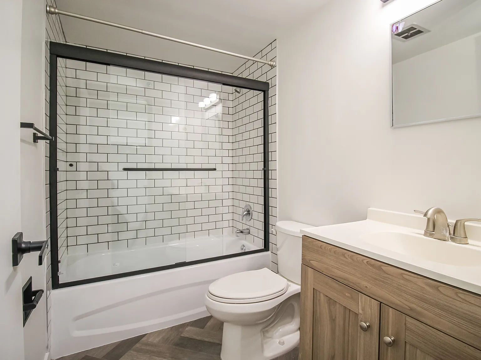 The View Apartments - 11845 89 St NW — Photo 4