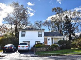 110 Colony Ln, Syosset, NY 11791