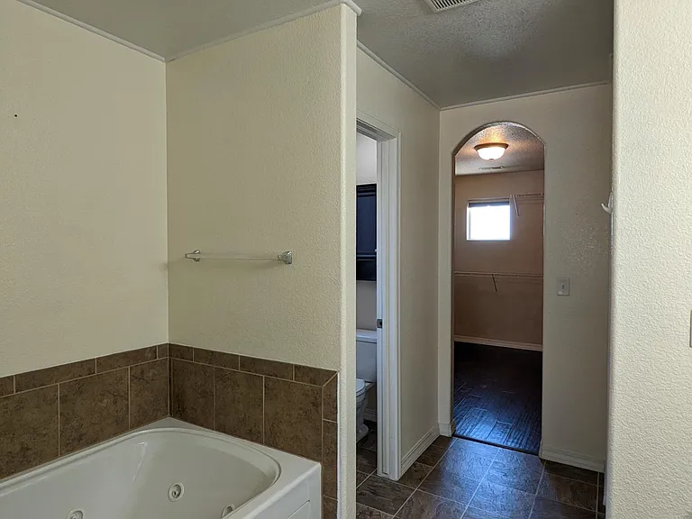 7724 Stetson Highlands Dr — Photo 19