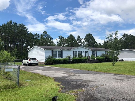 3rd image of 13906 Briarwood Dr