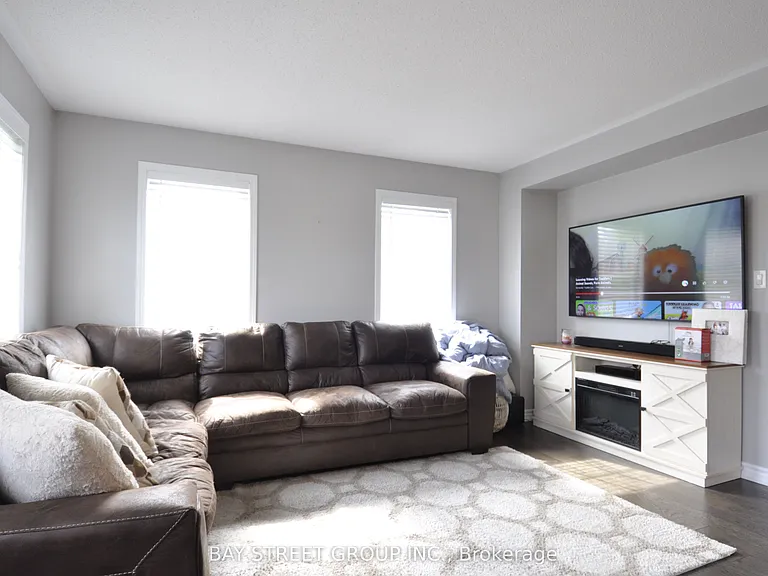 265 Ellen Davidson Dr #5 — Photo 3