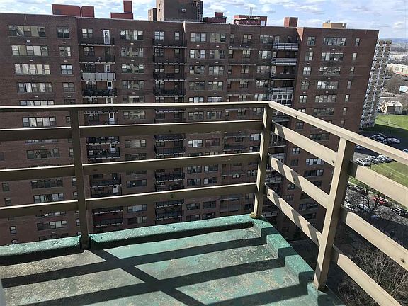 5th image of 201 Saint Pauls Ave APT 17H