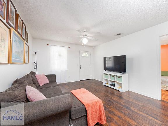 3rd image of 153 Winter Chase Ln