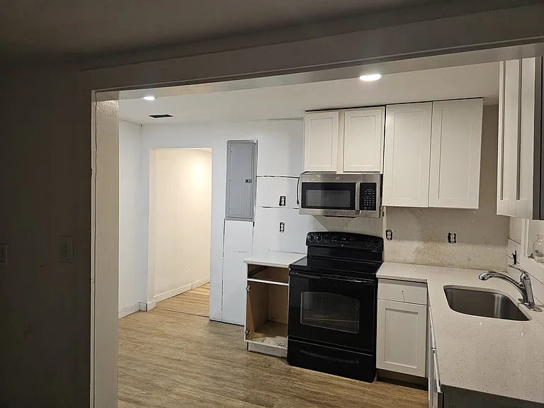 648 Division St — Photo 10