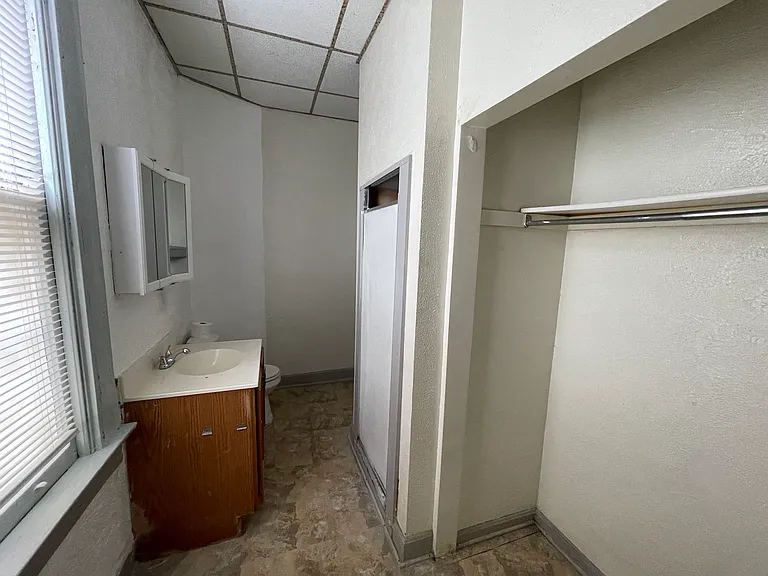 3937 Decoursey Ave #2R — Photo 3