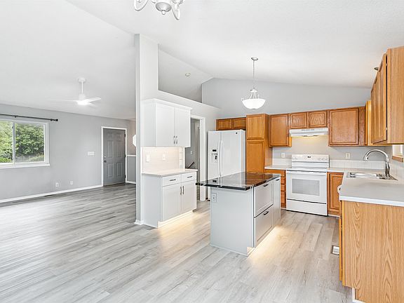 5th image of 10414 W Haskell St