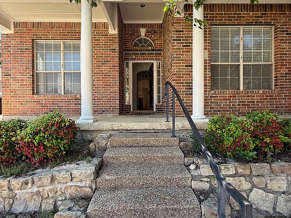 5th image of 555 Southridge Way #555