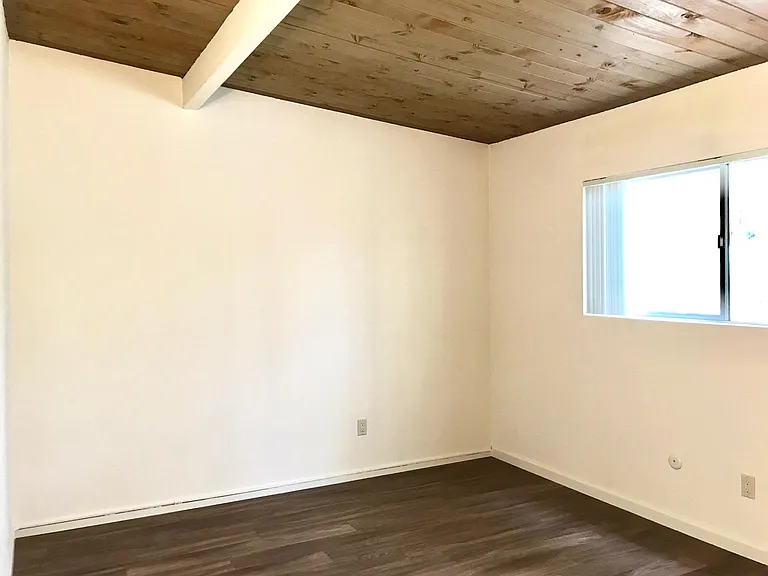 1210 W Lewis St #7 — Photo 8