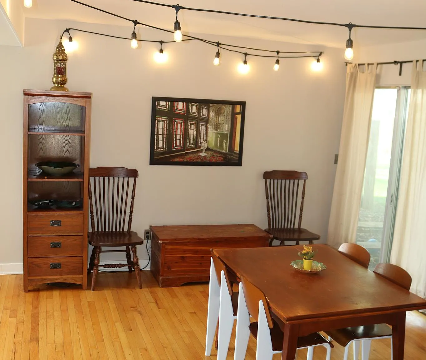 3 bed, 1.5 bath, 1248 sqft, $1,090 — Photo 2