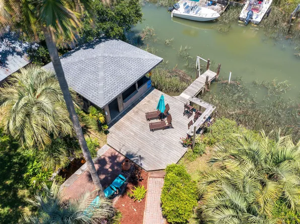 686 Windward Ct, Charleston, SC 29412