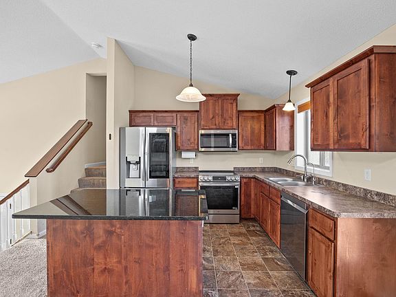 4th image of 921 Breckenridge Ln