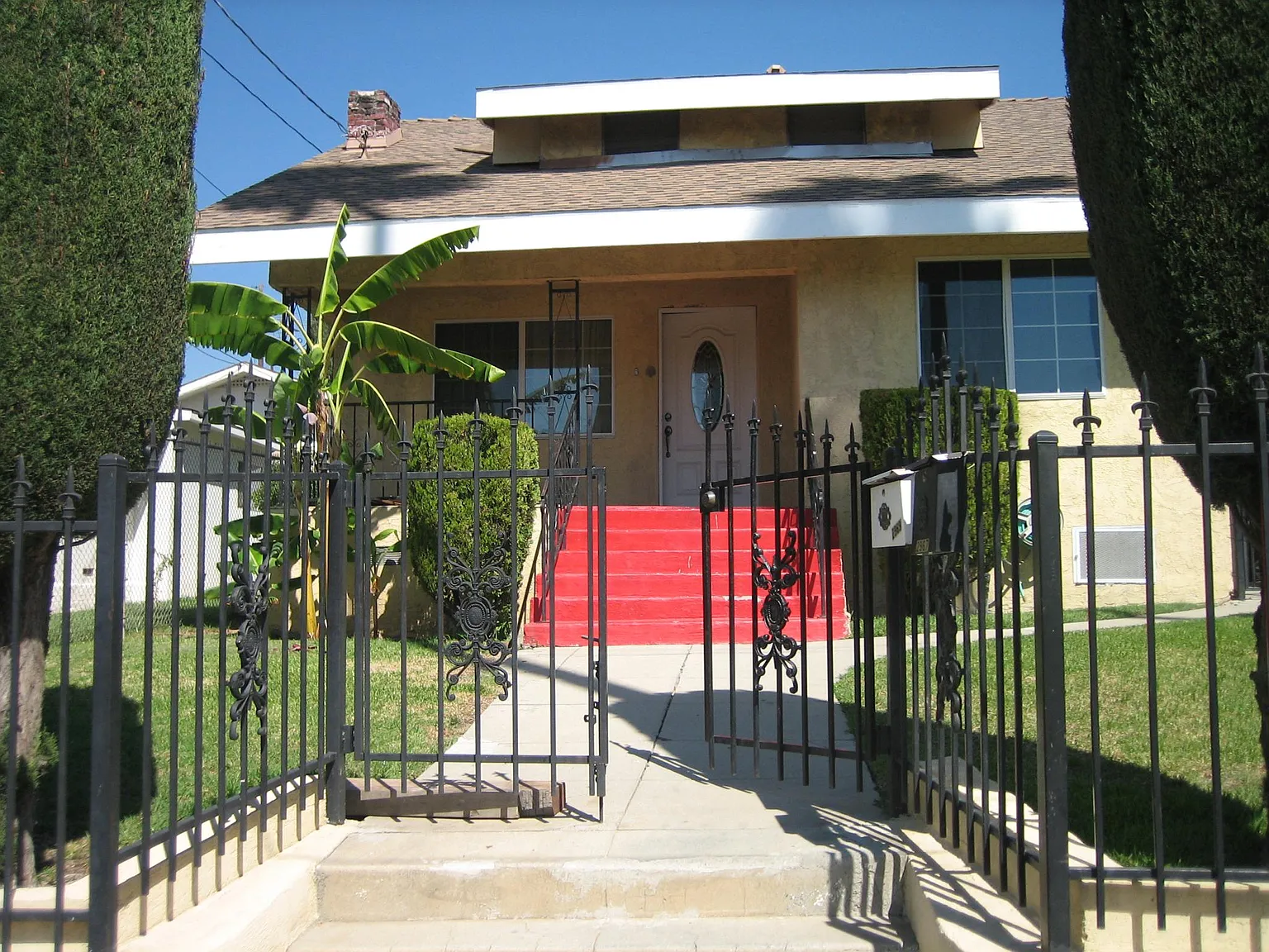 2969 E 3rd St — Photo 2
