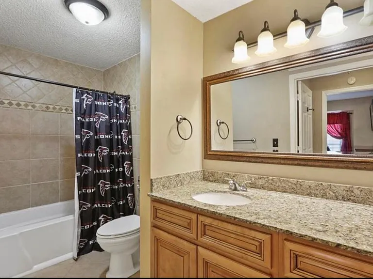 642 Granville Ct #642 — Photo 7