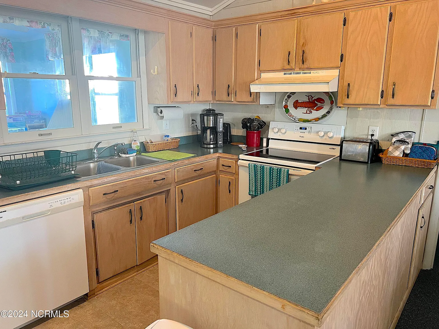 7 bed, 4.0 bath, 3194 sqft, $2,500 — Photo 3
