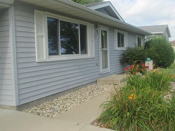 2nd image of 214 Holly Ln