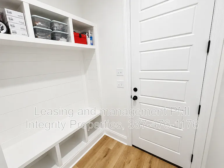 107 Prague Ave — Photo 12