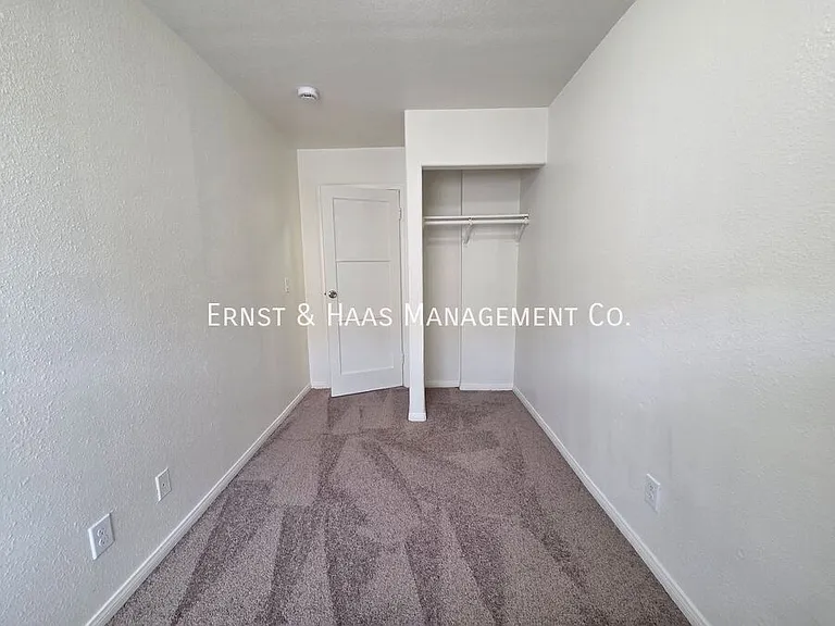 2035 Pine Ave #7 — Photo 17