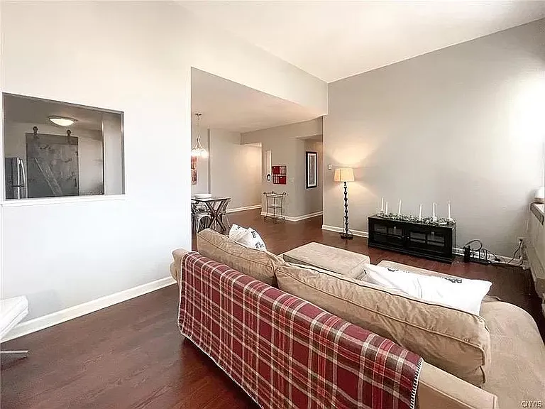 917 Madison St #209 — Photo 7