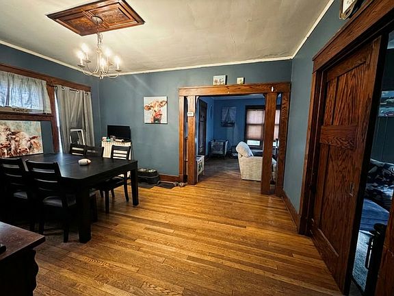 5th image of 419 W Cass St